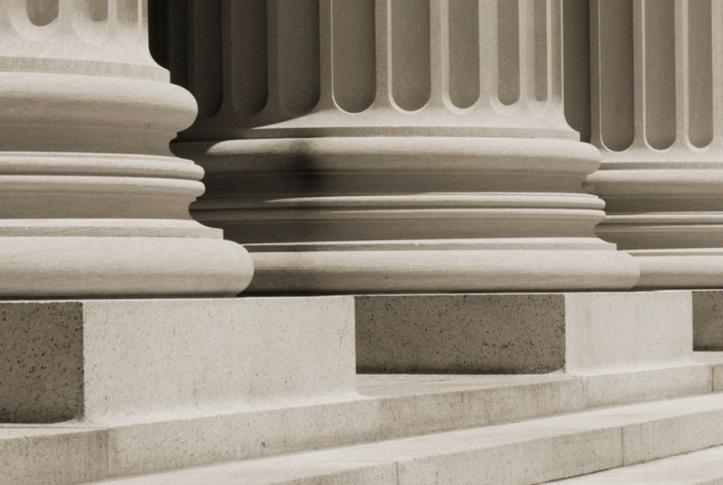 columns at courthouse